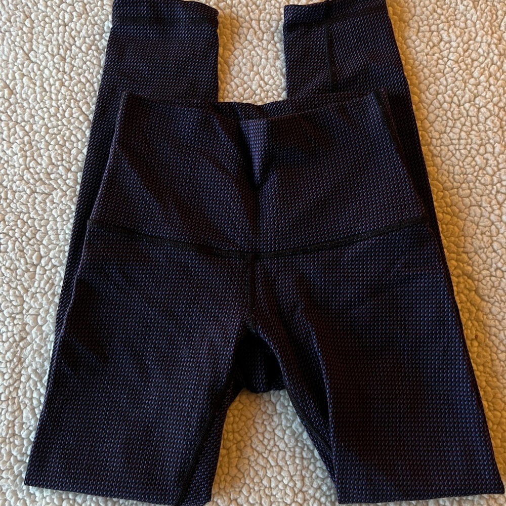 Lululemon Purple Pattern Super Thick Wunder Under Size 4 25” inseam